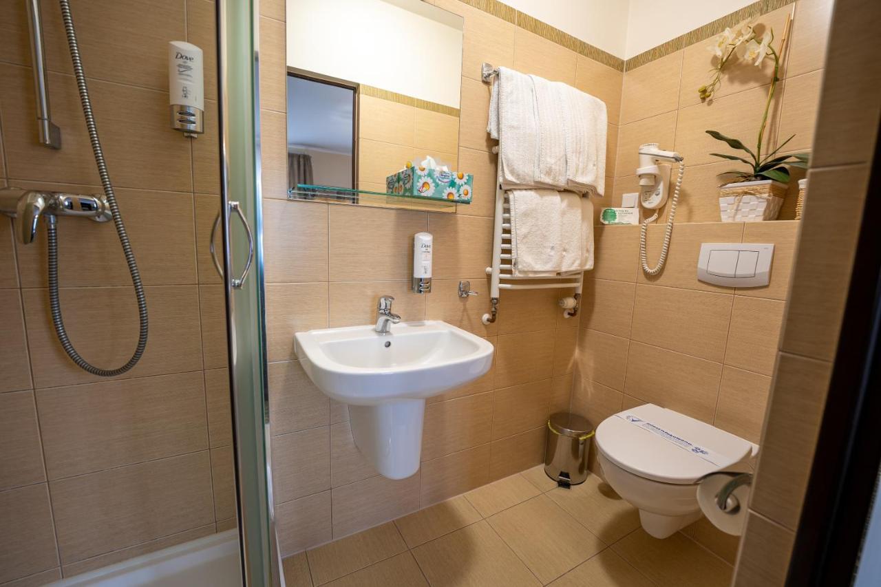 Hotel Szelcow Lesko Esterno foto