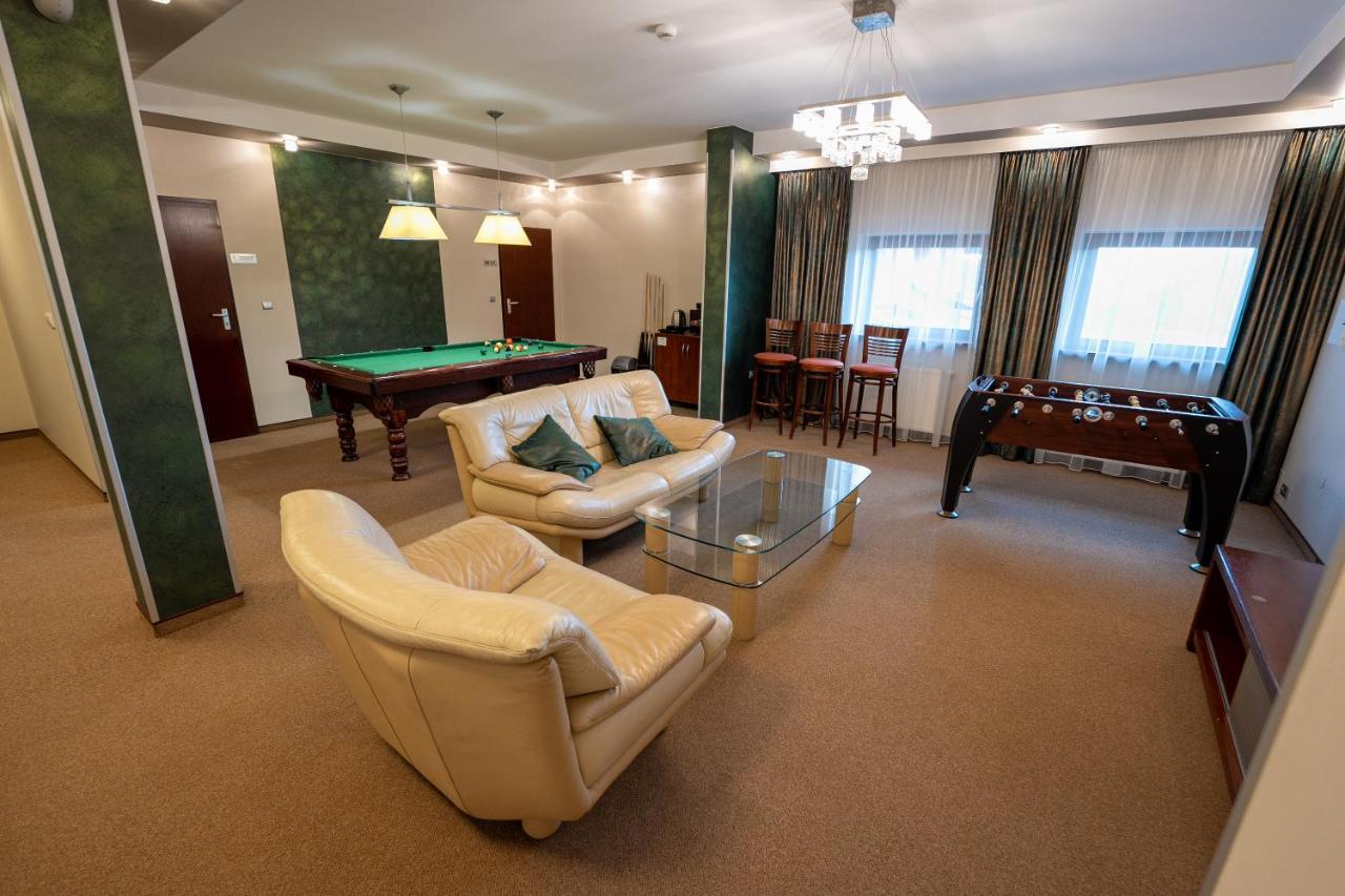 Hotel Szelcow Lesko Esterno foto