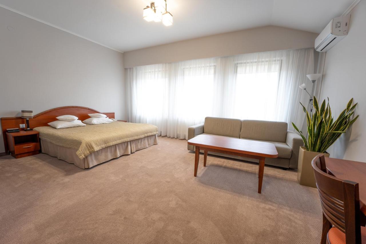 Hotel Szelcow Lesko Esterno foto