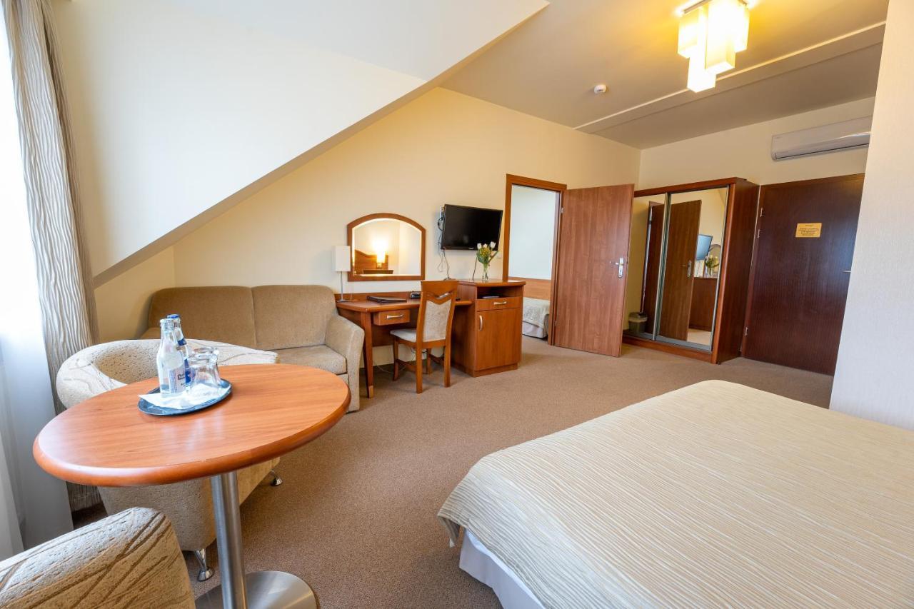 Hotel Szelcow Lesko Esterno foto