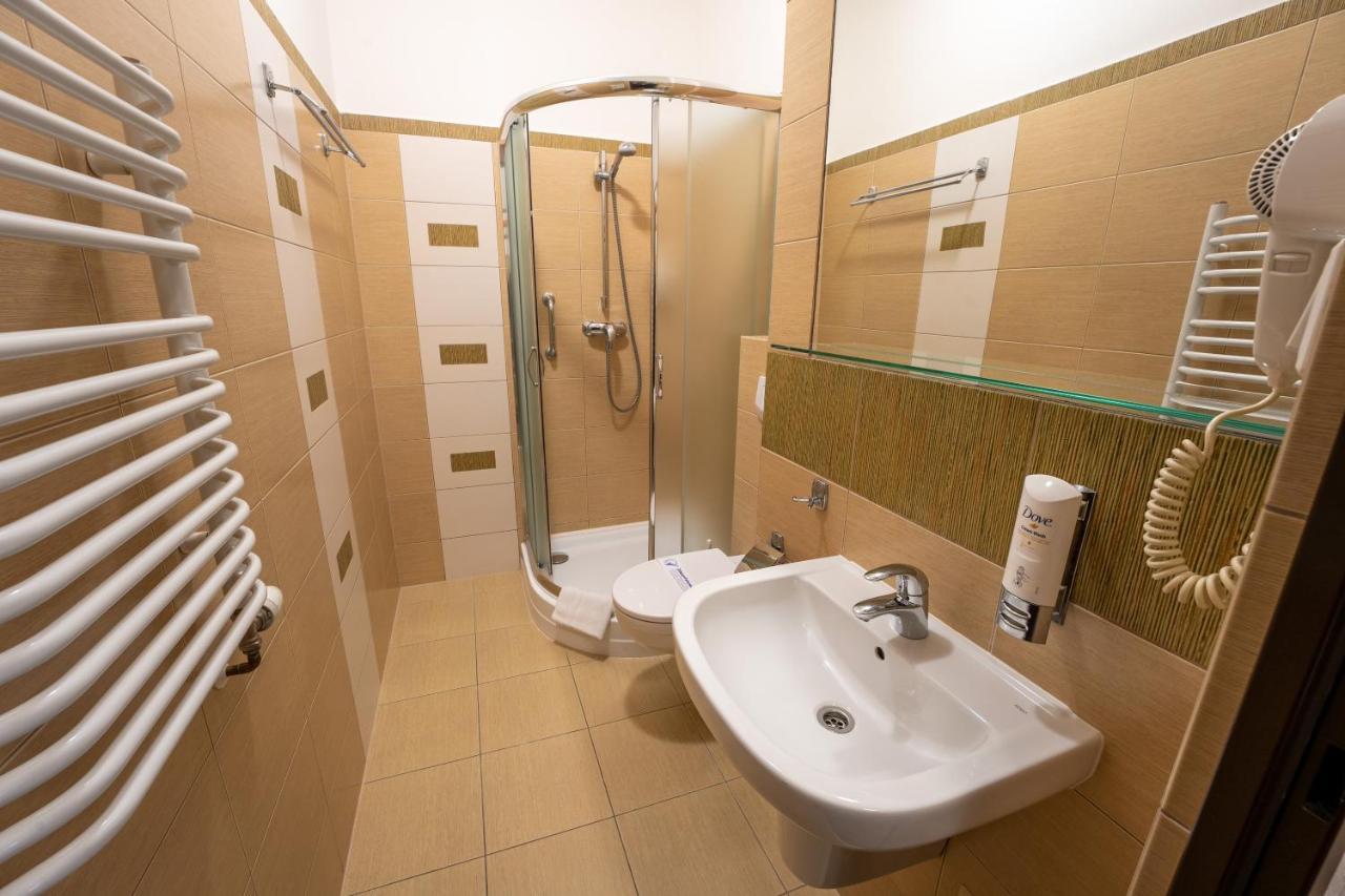 Hotel Szelcow Lesko Esterno foto