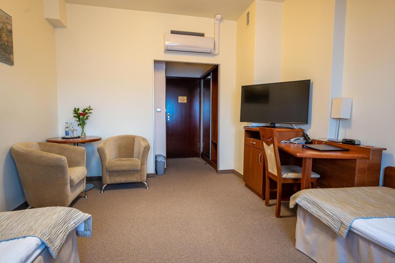 Hotel Szelcow Lesko Esterno foto
