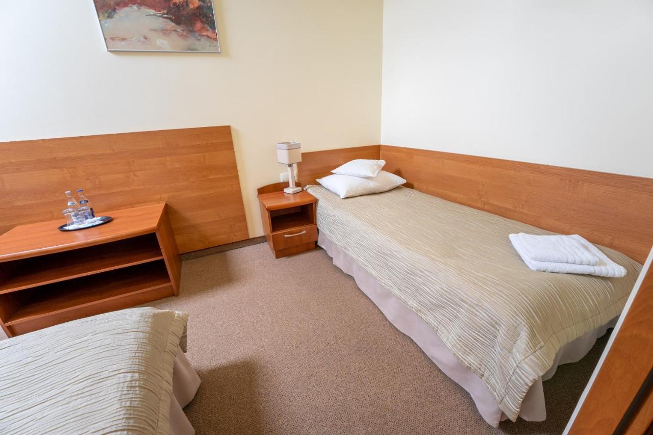 Hotel Szelcow Lesko Esterno foto