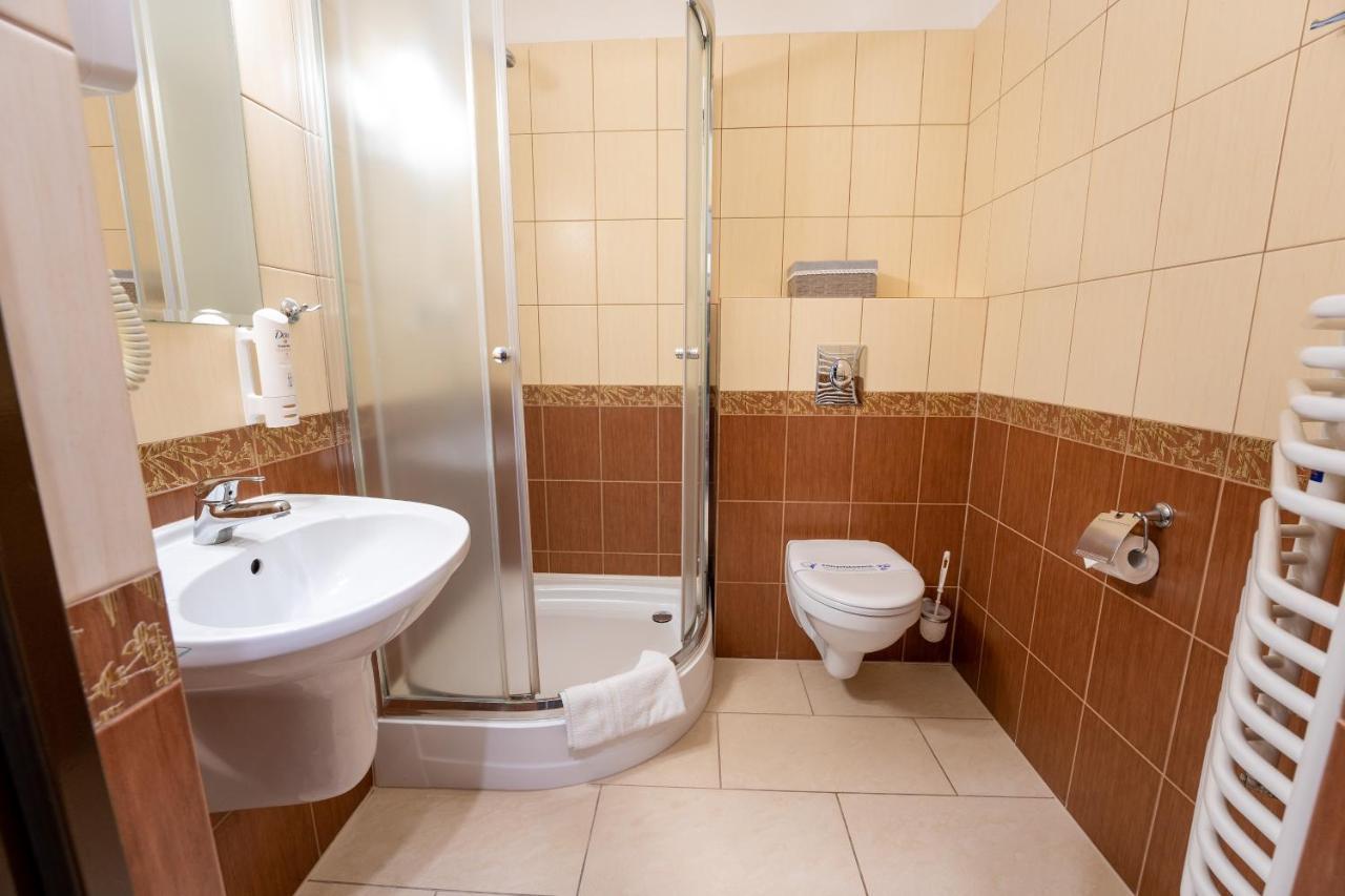 Hotel Szelcow Lesko Esterno foto