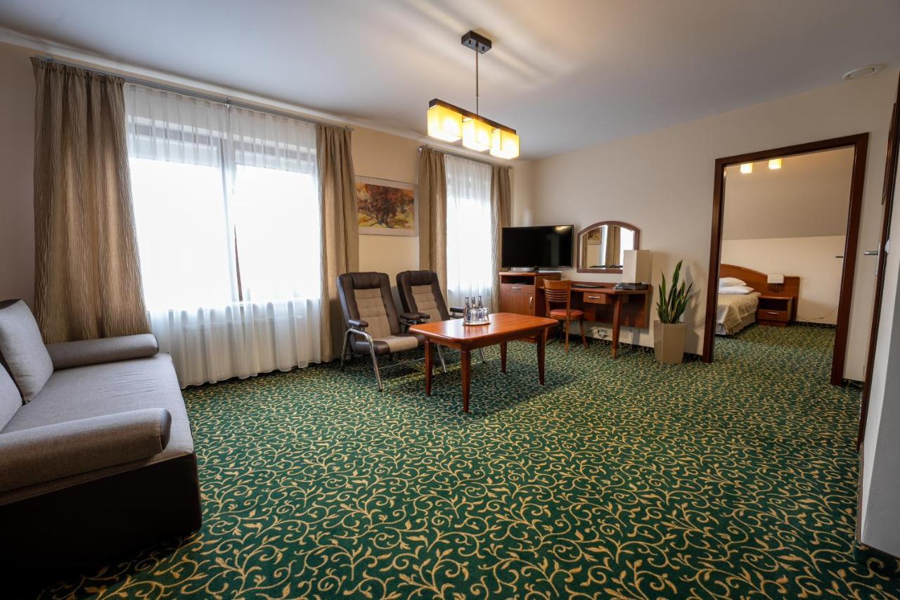 Hotel Szelcow Lesko Esterno foto