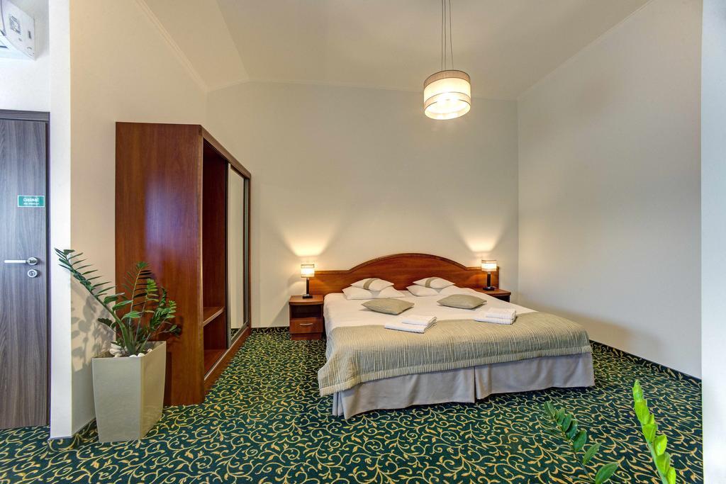 Hotel Szelcow Lesko Esterno foto