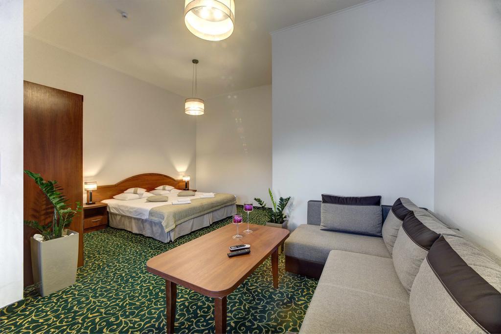 Hotel Szelcow Lesko Esterno foto