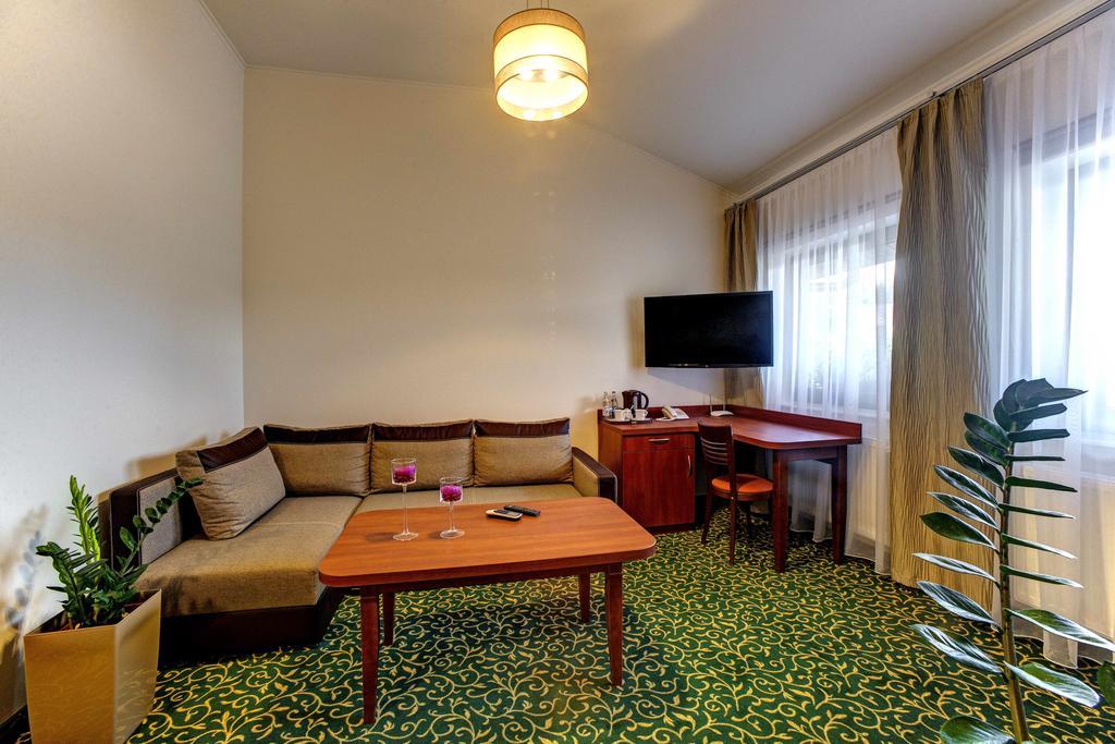 Hotel Szelcow Lesko Esterno foto